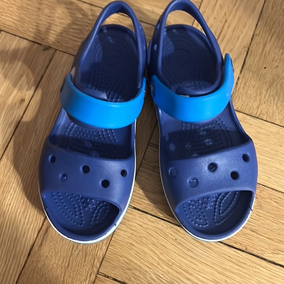 NWOB- Crocs Girls/Boys Crocband Moulded Croslite Strap Fastening Sandal sz 11 - Picture 3 of 5